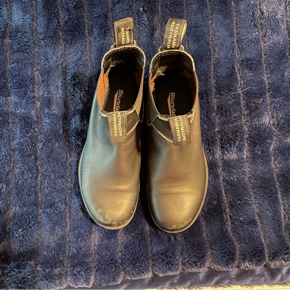 Black leather blundstone